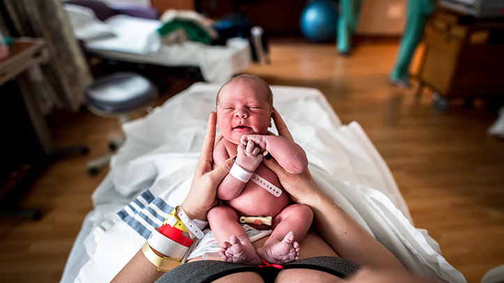 giving birth at a birth center