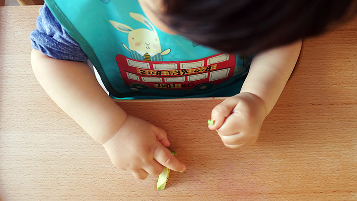 baby eating solid foods, introducing your baby to solids