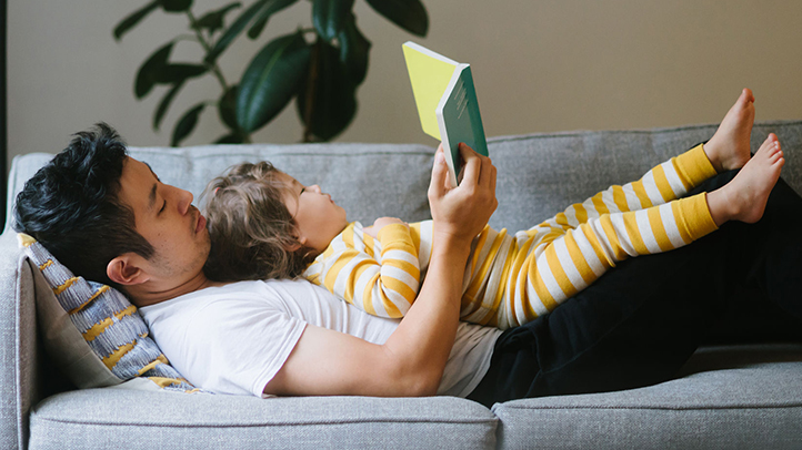 dad and tot reading, bedtime battles